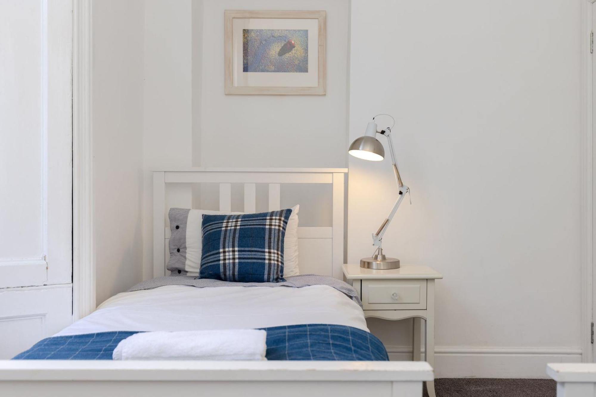 Traditional 3 Bedroom Quiet Duplex Flat By High St, Trams And Buses - Just 1-5 Miles To Centre Edynburg Zewnętrze zdjęcie
