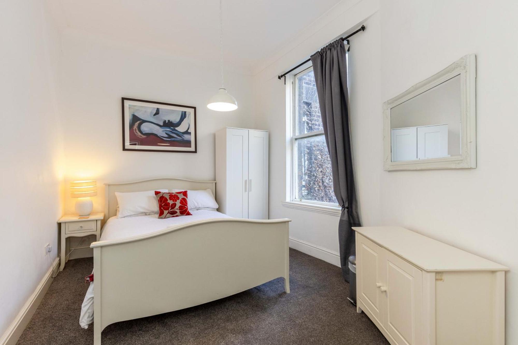 Traditional 3 Bedroom Quiet Duplex Flat By High St, Trams And Buses - Just 1-5 Miles To Centre Edynburg Zewnętrze zdjęcie