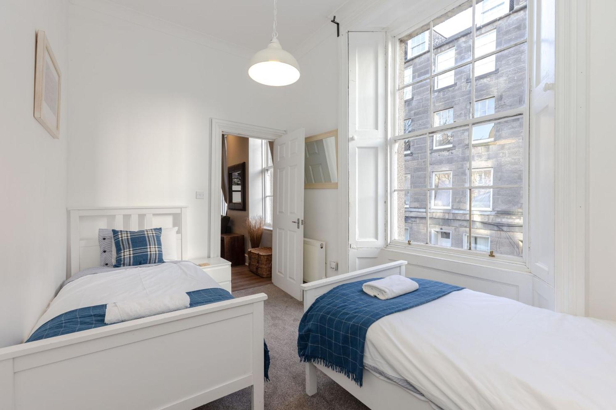 Traditional 3 Bedroom Quiet Duplex Flat By High St, Trams And Buses - Just 1-5 Miles To Centre Edynburg Zewnętrze zdjęcie