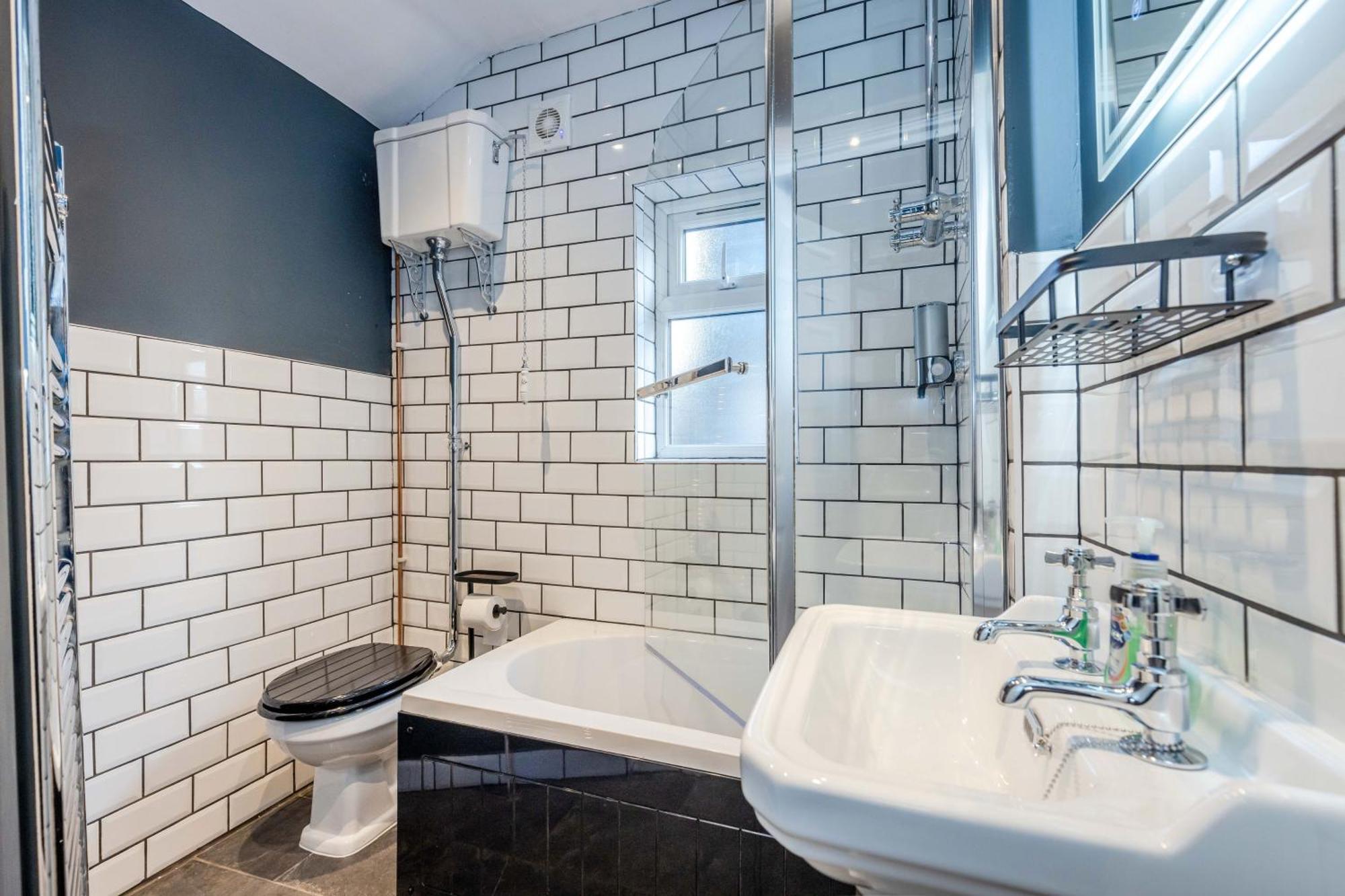 Traditional 3 Bedroom Quiet Duplex Flat By High St, Trams And Buses - Just 1-5 Miles To Centre Edynburg Zewnętrze zdjęcie
